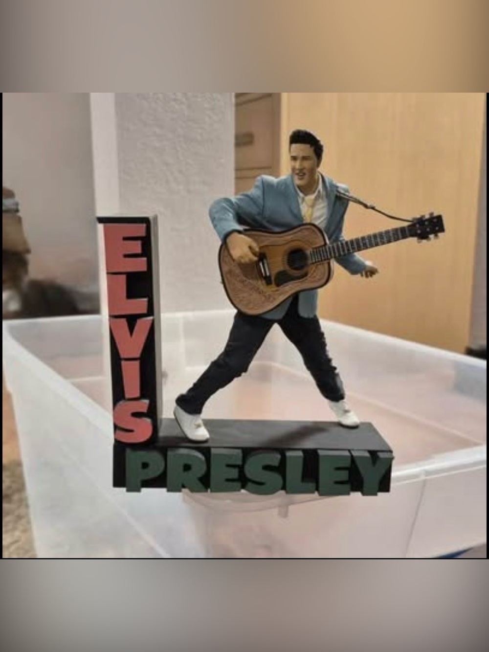 Elvis Presley Collectibles & Memorabilia Bundle – Vintage Figurines, Book & More - Picture 5 of 8